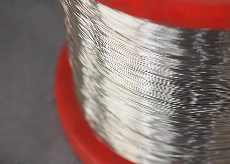 Alambre de acero inoxidable para una manguera flexible de trenza